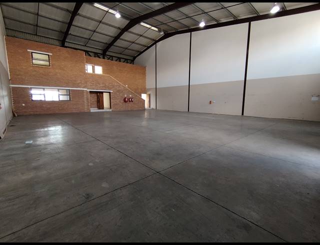 427M² WAREHOUSE TO LET IN AIRPORT PARK